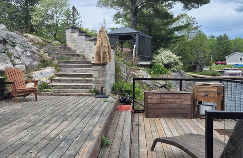 Markstay Cottage | Northern Paradise on the lake with water activities, Pet-friendly