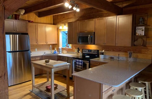 Apple Ridge Cabin | O'Connors Retreat - Blowing Rock, Hot tub Secluded acreage, fabulous views
