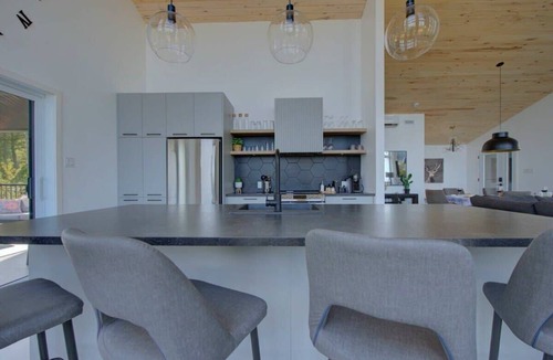 Saint-Joseph-de-la-Rive Ski Chalet | O Vitre Spa - Relax with St-Lawrence Views