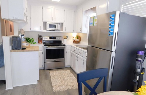 Myrtle Beach Cottage | Ocean Lakes Z49 | Lakeview 3BR Ground-Level Retreat Comp Golf Cart