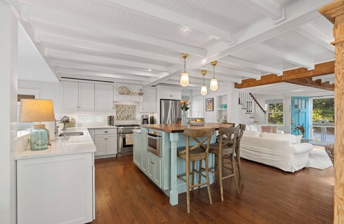 Loveitts Field House | OCEAN VIEWS, Rooftop Deck, HOT TUB, new back deck! 3-min walk to Willard Beach