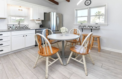 Long Bay Estates House | Oceanfront 4 BR Beach House with a Private Pool! Alvis Cottage