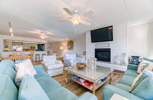 South Nags Head Condo | Oceanfront condo in Nags Head w/community pool just steps to the sand!