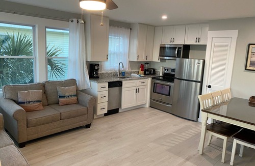 Surfside Beach House | Oceanfront TOES in The SAND Surfside Beach 2br/1ba FREE WiFi