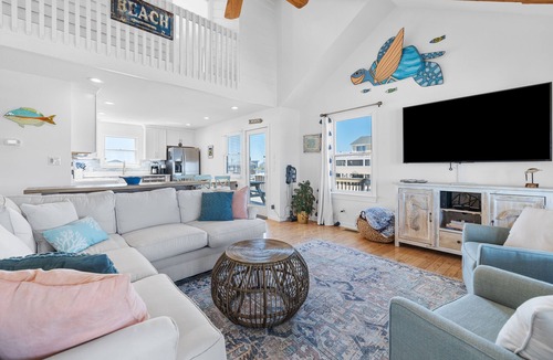 South Nags Head Cottage | Oceanfront w/Hot Tub and Rooftop Deck - Panoramic Views!