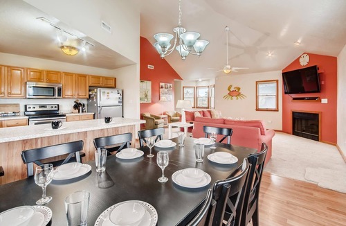 Waves House | Oceanside Beach House w/Hot Tub, Game Room, Outdoor Games, Close to the Beach!