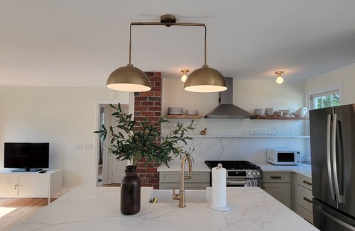 North Charleston House | Olive Branch Cottage, 30+ Nights in Park Circle, Restaurants, Breweries & Bars
