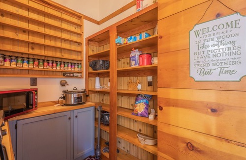Cleveland Cottage | On The River! Delightful 4-bedroom cottage with AC and Fiber WiFi! Hot tub!