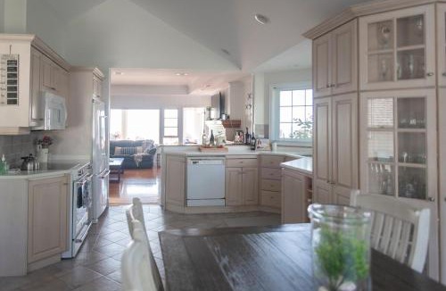 Leamington House | On The Rocks Lake House, Point Pelee, Leamington