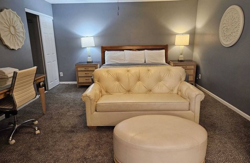 Parkway Village House | One of the Kind 10 BR, Estate Near Elvis Presley's Graceland, Sleeps Many.