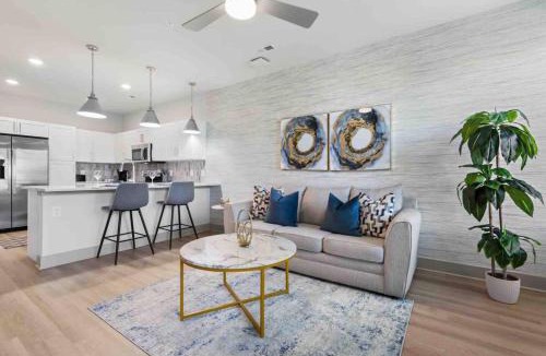 East Raleigh Apartment | Opulent Living 5 Min From Downtown