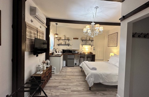 Matthews Apartment | Our studio is very well located in Matthews, just 10 minutes from Charlotte.