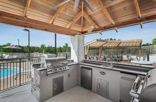 Florence Apartment | Outdoor Pool + Business Center, Free Breakfast | Fully Equipped Suite