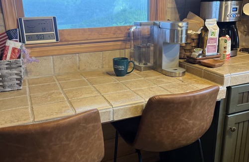 Fleetwood Cabin | Outlander themed cozy cabin, kid,pet friendly epic Mountain Views & river access