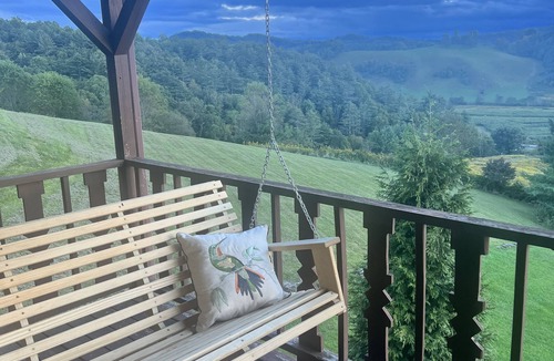 Fleetwood Cabin | Outlander themed cozy cabin, kid,pet friendly epic Mountain Views & river access