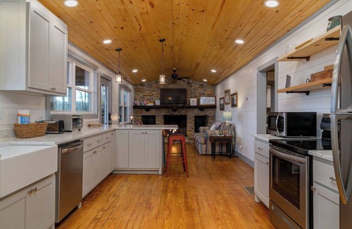 Clarkesville Cabin | Overlook at Lake Burton - Beautiful views of Lake