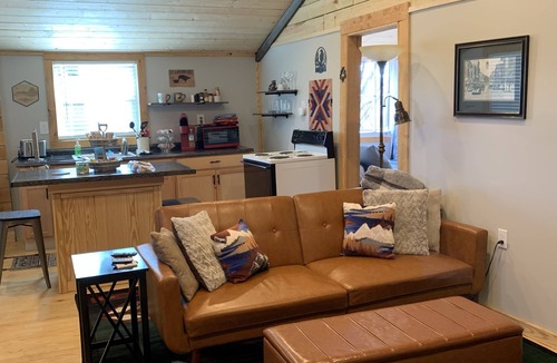 Bristol Cabin | Overlook Cabin. Pet Friendly. Near Casino, DT