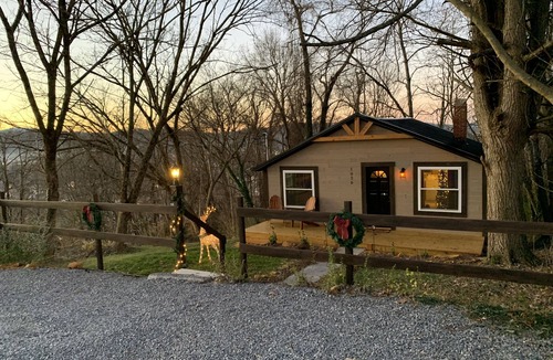 Bristol Cabin | Overlook Cabin. Pet Friendly. Near Casino, DT
