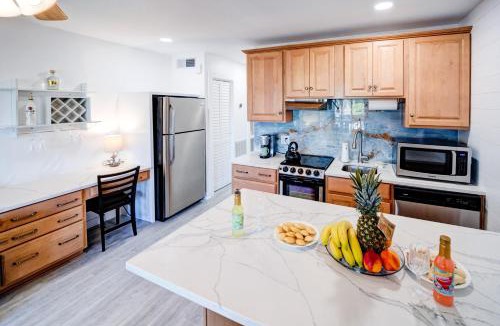 Isle of Palms Apartment | Palm Paradise
