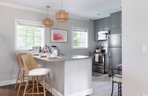 Villa Heights House | Palm Rose inspired 2Br Home Near NoDa & Uptown + Quiet Area and Sleeps 4
