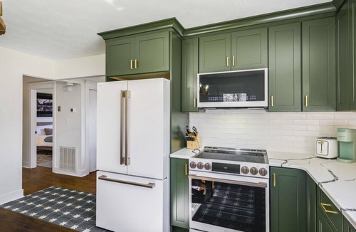 Raphine House | Panoramic Mountain Views + Private Hot Tub — Your Ultimate Shenandoah Valley Escape