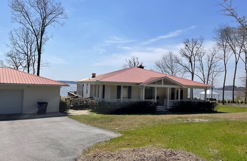 Prosperity House | Paradise on Lake Murray, SC with deck, dock, great views, fishing, fire pit.
