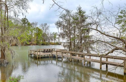 Santee House | Patio + Pool Table: Lake Marion Getaway