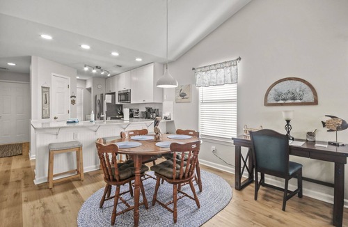 Pawleys Island Condo | Pawleys Island Condo with Golf Views Minutes to beach Pool/Hot Tub Dog-friendly