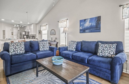 Pawleys Island Condo | Pawleys Island Condo with Golf Views Minutes to beach Pool/Hot Tub Dog-friendly