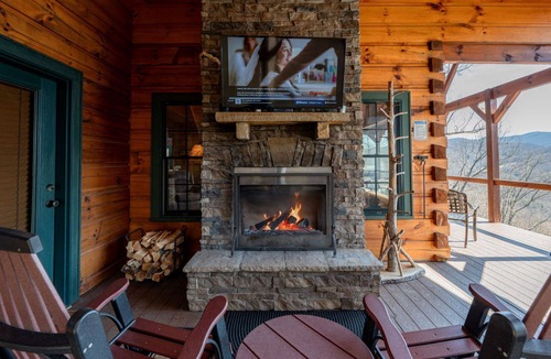 Topton Cabin | Paws Up-Luxury Log Cabin Rental, Mountain Views, High Speed Internet, Rafting, Fishing in Nantahala NC!