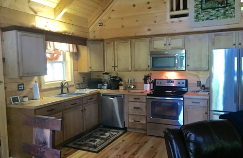 Roan Mountain Cabin | PEACE & TRANQUILITY, Mtn.Cabin By A Stream Near A.T. And Roan Mtn State Park