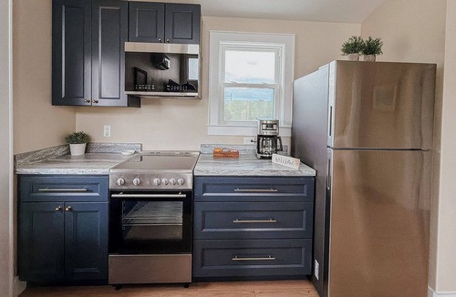 Court House House | Peaceful 1 BR Retreat in Floyd with Scenic Mountain Views & Cozy Modern Design