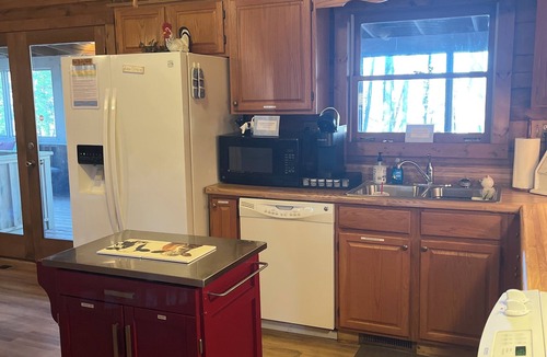 Gumlog Cabin | Peaceful 5-bedroom, 3-bathroom lake front cabin with 2 porches for relaxing.