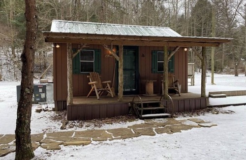 Wilder Cabin | Peaceful cabin in secluded mountain spot beside a picturesque creek