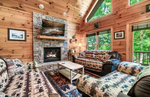 Wears Valley House | Peaceful Family Cabin with Hot Tub, Game Room, & More!
