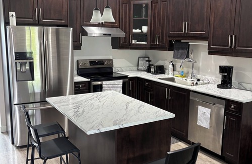 Winnipeg House | Peaceful Family Home | 4BR, Huge Deck, Garage & Free Wi-Fi