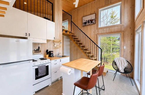 Sainte-Marguerite-du-Lac-Masson House | Peaceful Lake Chalet with Kayaks & BBQ & Fire Pit - Holiday Home