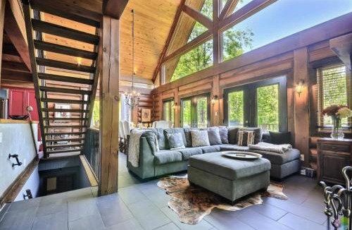 Mont-Tremblant Ski Chalet | Peaceful Log-Style Chalet with hot tub