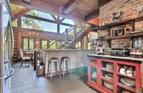 Mont-Tremblant Ski Chalet | Peaceful Log-Style Chalet with hot tub