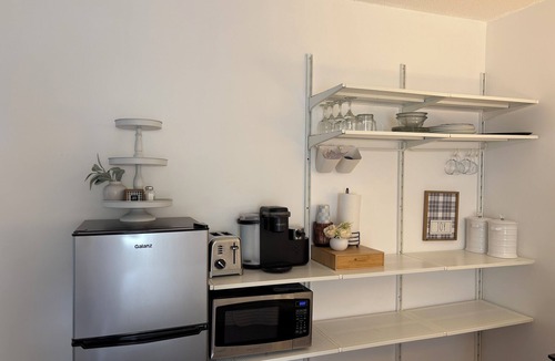 Crisp Apartment | Peaceful Private Suite.