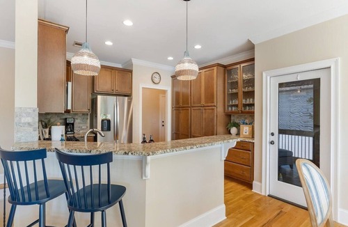 West Union House | Peninsula Retreat 525: Spacious 4BR, 3BA home in West Union with lake access.
