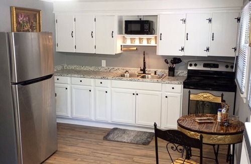 Goose Creek House | Perfect 1-bedroom building with AC in tranquil Goose Creek