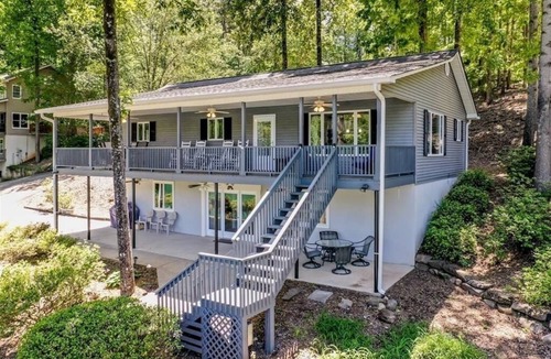 Seneca House | Perfect Keowee Getaway - Close to Clemson & Seneca