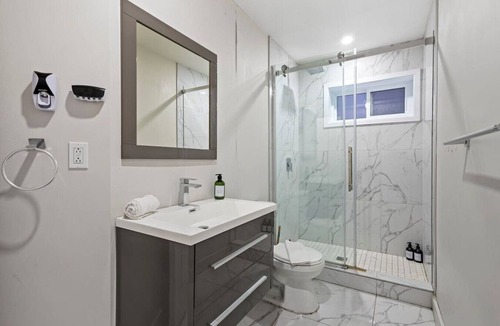 Cote-Des-Neiges—Notre-Dame-De-Grace Apartment | Perfect Stay in Montréal