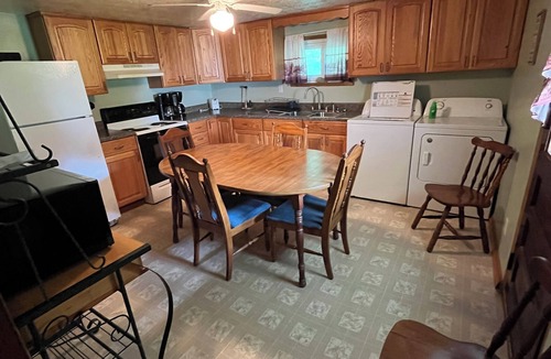 Bramwell House | Pet friendly 4-bedroom house in Bramwell across from HMT's Pocahontas trailhead