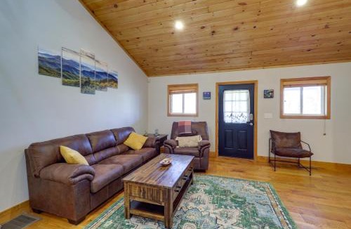 Spruce Pine House | Pet-Friendly Cabin w/Fire Pit in Spruce Pine!