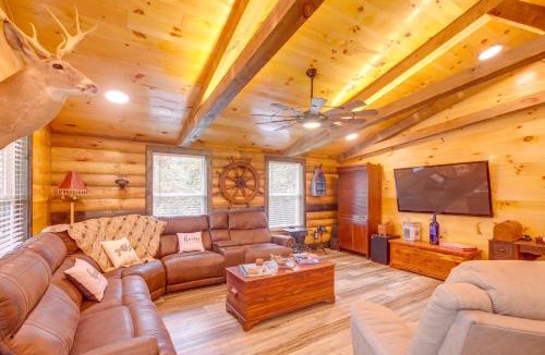 Lupton City House | Pet-Friendly Chattanooga Cabin w/Hot Tub & Kayaks