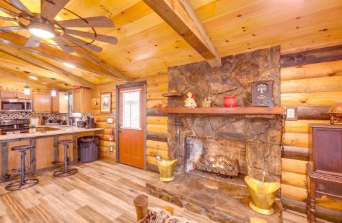 Lupton City House | Pet-Friendly Chattanooga Cabin w/Hot Tub & Kayaks