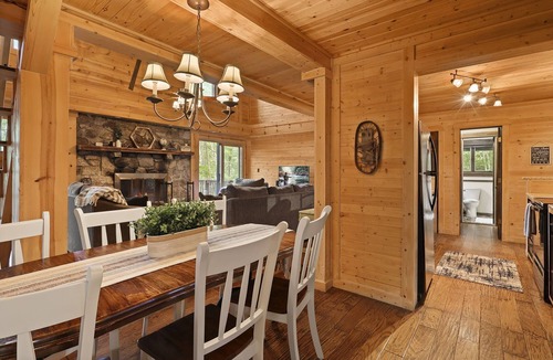 Beech Mountain Cabin | Pet Friendly, Fenced Yard, 3 Bedroom Cabin, Hot Tub, 3 Mi. to Beech Ski Resort!