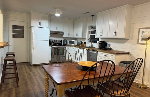 Mount Pleasant House | Pet Friendly Fenced 3 BR 2 bath House 5 mlles to IOP beach Shipyard Park 8 miles